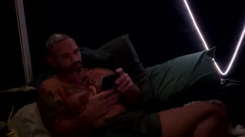 Snapshot of kingemul chatting on 10/28/25, 09:35 Emul King online show from 10/28/25, 09:35