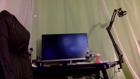 Snapshot of kinglibra420 chatting on 12/16/24, 01:31 loyal fuck online show from 12/16/24, 01:31