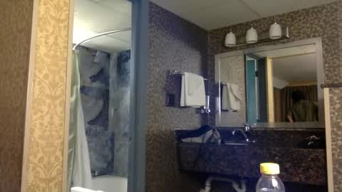 Snapshot of kinglibra420 chatting on 02/10/25, 08:31 loyal fuck online show from 02/10/25, 08:31