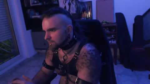 Snapshot of kinkracc chatting on 10/04/25, 07:28 kinkRacc online show from 10/04/25, 07:28