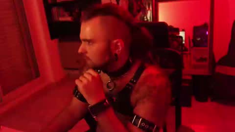 Snapshot of kinkracc chatting on 10/10/25, 08:02 kinkRacc online show from 10/10/25, 08:02