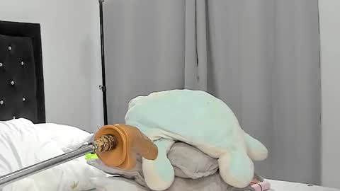 Snapshot of kinky_alisson chatting on 02/18/25, 12:06 Alisson Summers online show from 02/18/25, 12:06
