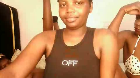 Lola online show from 10/08/25, 04:10