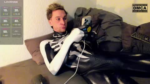 Snapshot of kinky_spidey chatting on 12/15/24, 08:25 kinky_spidey online show from 12/15/24, 08:25