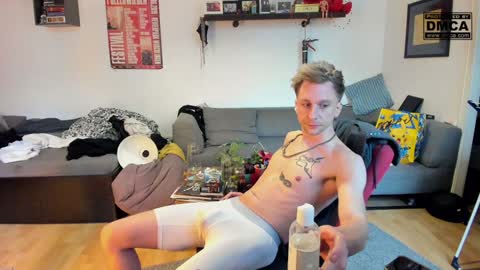 Snapshot of kinky_spidey chatting on 12/23/24, 01:45 kinky_spidey online show from 12/23/24, 01:45
