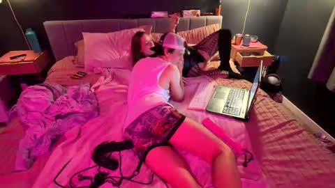 Snapshot of kinkyblinders chatting on 10/18/25, 10:38 Kinkyblinders online show from 10/18/25, 10:38