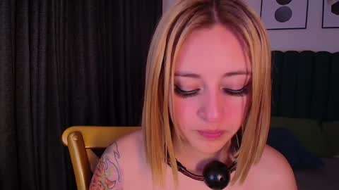 Snapshot of kinkydoll_ chatting on 12/15/24, 09:31 Sara online show from 12/15/24, 09:31