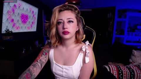 Snapshot of kinkydoll_ chatting on 01/03/25, 06:33 Sara online show from 01/03/25, 06:33