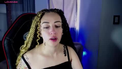 Snapshot of kinkydoll_ chatting on 11/21/25, 05:33 Sara online show from 11/21/25, 05:33