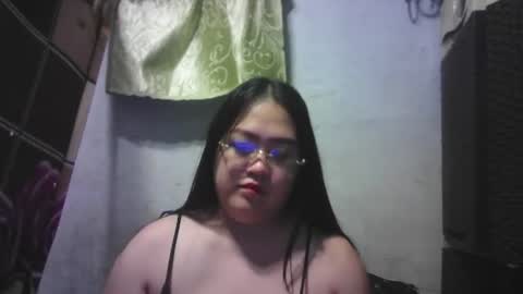 Snapshot of kinkyhotcumm chatting on 12/18/24, 09:25 KAREN online show from 12/18/24, 09:25