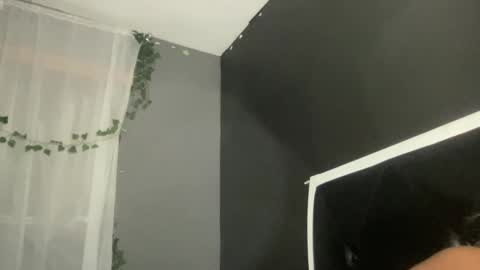 Snapshot of kinkykittee chatting on 02/09/25, 10:09 Bunniii online show from 02/09/25, 10:09