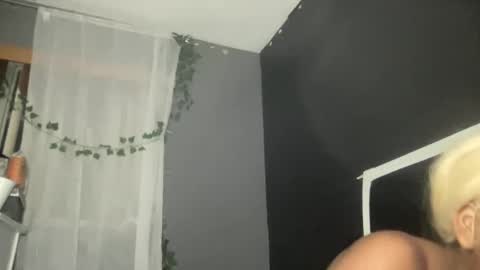 Snapshot of kinkykittee chatting on 02/10/25, 03:46 Bunniii online show from 02/10/25, 03:46