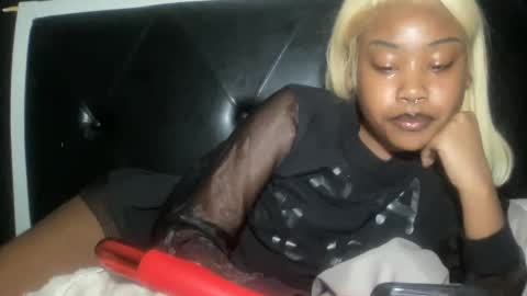 Snapshot of kinkykittee chatting on 02/10/25, 09:58 Bunniii online show from 02/10/25, 09:58