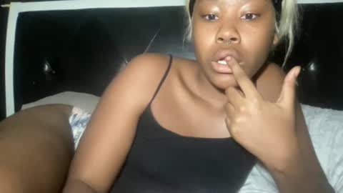 Snapshot of kinkykittee chatting on 02/12/25, 07:23 Bunniii online show from 02/12/25, 07:23