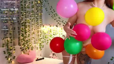 Snapshot of kira_briis chatting on 11/17/25, 01:06 Kira Briis online show from 11/17/25, 01:06