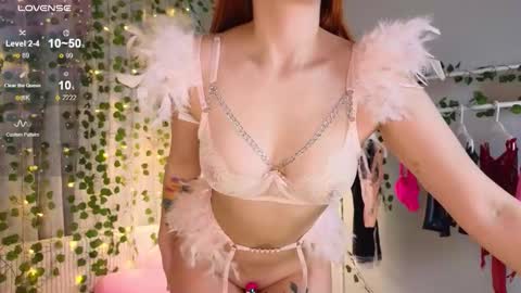 Snapshot of kira_briis chatting on 11/22/25, 02:05 Kira Briis online show from 11/22/25, 02:05