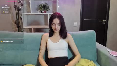 Snapshot of kira_kelly chatting on 12/20/24, 08:49 Kira GMT2 Mon 3-9 AM Tue 3-9 AM Wed 3-9 AM Sat 3-9 AM Sun 3-9 AM. online show from 12/20/24, 08:49