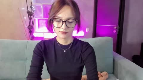 Snapshot of kira_kelly chatting on 01/09/25, 08:24 Kira GMT2 Mon 3-9 AM Tue 3-9 AM Wed 3-9 AM Sat 3-9 AM Sun 3-9 AM. online show from 01/09/25, 08:24