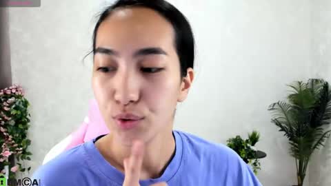 Aura online show from 10/20/25, 02:34