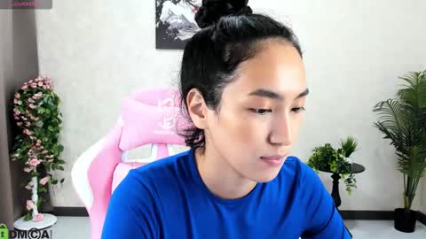 Aura online show from 10/23/25, 02:55