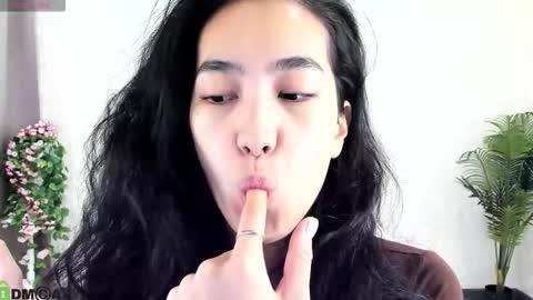 Aura online show from 11/04/25, 03:05