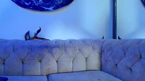 kira online show from 11/05/25, 11:54