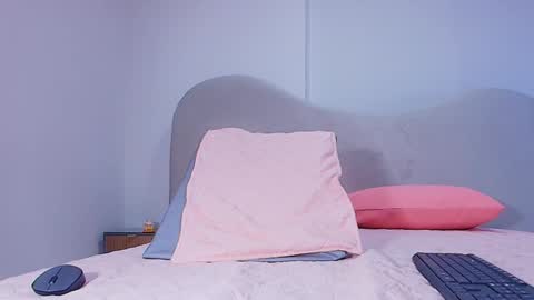 kira online show from 11/18/25, 12:20