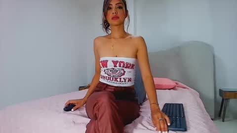 kira online show from 11/21/25, 11:53