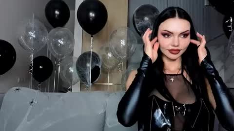 Kira and friends online show from 10/31/25, 03:35