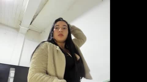 kira_stormm online show from 11/08/25, 04:18