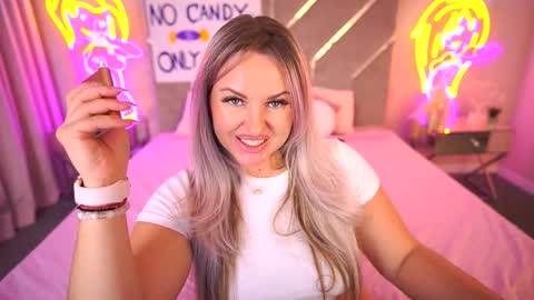 Kira online show from 11/04/25, 10:53