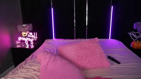 Kira online show from 11/08/25, 05:07