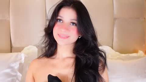 kira online show from 11/12/25, 12:33