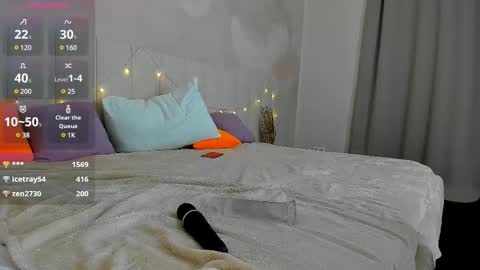 Snapshot of kiramagnolia chatting on 03/12/25, 05:24 Kira online show from 03/12/25, 05:24