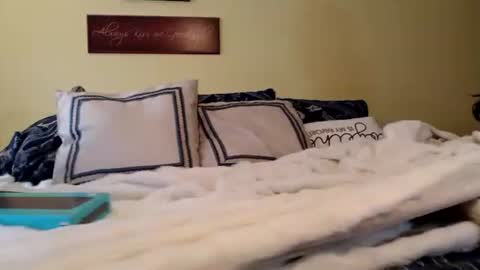 Snapshot of kirbynklyde chatting on 03/11/25, 01:59 kirbynklyde online show from 03/11/25, 01:59