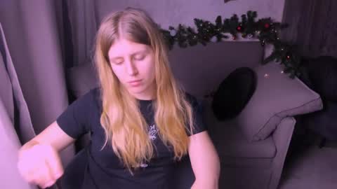 Kira online show from 12/12/24, 10:31