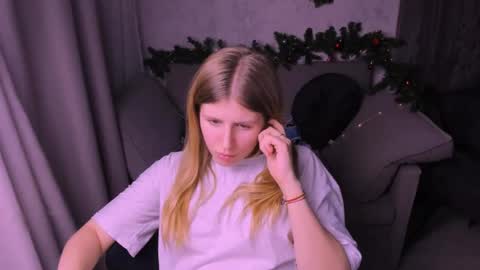 Kira online show from 12/14/24, 12:44