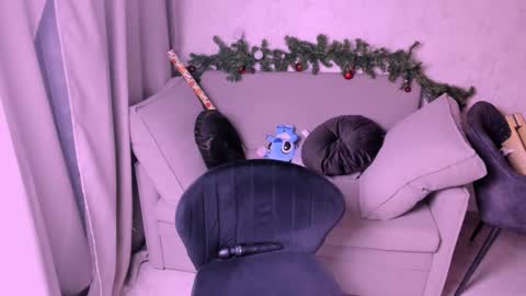 Kira online show from 12/25/24, 09:54