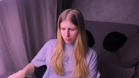 Kira online show from 03/12/25, 11:01