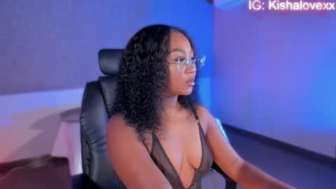 kishalove_ online show from 10/11/25, 10:36
