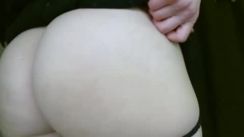 Snapshot of kissallie chatting on 01/22/25, 10:37 Allie online show from 01/22/25, 10:37