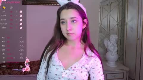 Hot Eva online show from 10/13/25, 04:34