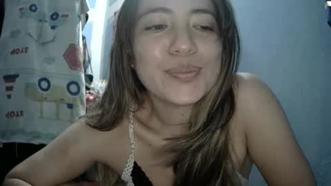 Snapshot of kissmelovejummy chatting on 10/08/25, 08:56 Erika paul online show from 10/08/25, 08:56