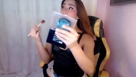 Snapshot of kissmycock_ chatting on 12/17/24, 04:11 kissmycock_ online show from 12/17/24, 04:11