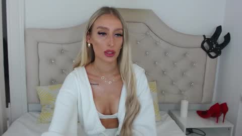 Snapshot of kissnatalie chatting on 09/15/25, 06:57 Natalie online show from 09/15/25, 06:57