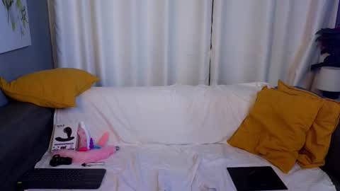 Snapshot of kitsuhi chatting on 09/18/25, 08:33 Jackie online show from 09/18/25, 08:33