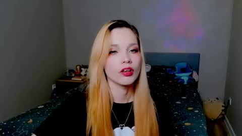 Snapshot of kitten_alisa chatting on 10/01/25, 05:30 Alissa online show from 10/01/25, 05:30