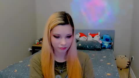 Snapshot of kitten_alisa chatting on 10/03/25, 07:44 Alissa online show from 10/03/25, 07:44