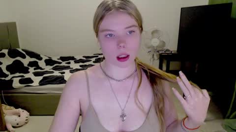 Jennyblonde and Emmabrunette online show from 12/12/24, 07:04