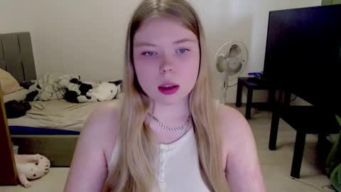 Jennyblonde and Emmabrunette online show from 09/22/25, 02:19